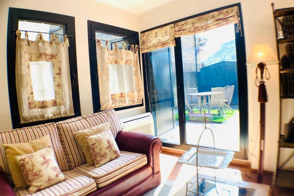 Mikka Devesa Apartment อินเกลส ภายนอก รูปภาพ